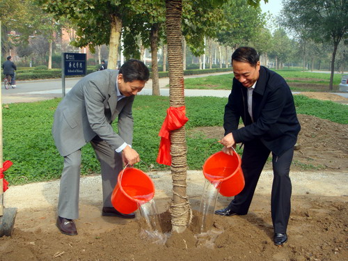 https://www.jju.edu.cn/images/13/12/10/1rvvo95iln/C1F33606A7C6E682AEC544FC29D774A0.jpg
