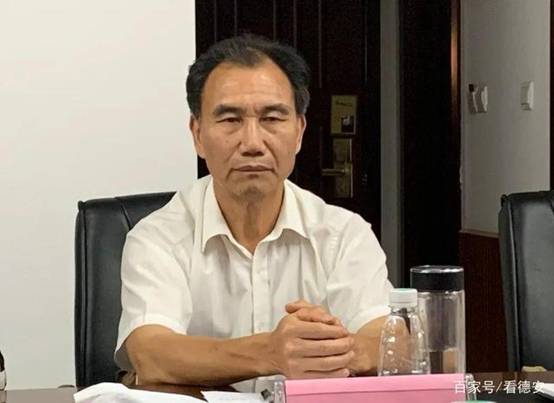 戴.jpg